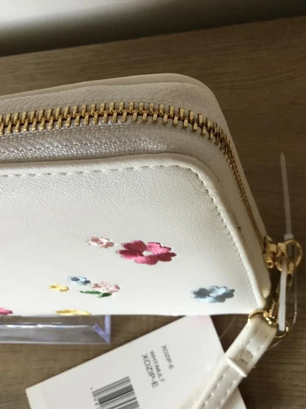 Betsey Johnson NWT Floral Embroidered White Zipper Wristlet Clutch - Picture 5 of 7
